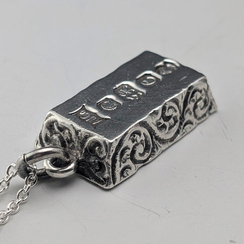 1977 British pure silver jubilee ingot pendant, 32g, with pure silver necklace, AJCo
